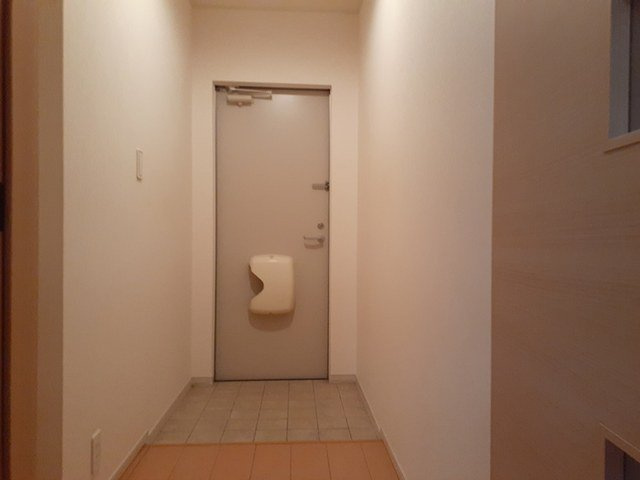 メゾン　ソレイユの玄関|明るい玄関です