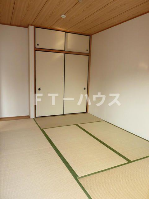 松清六番館の寝室