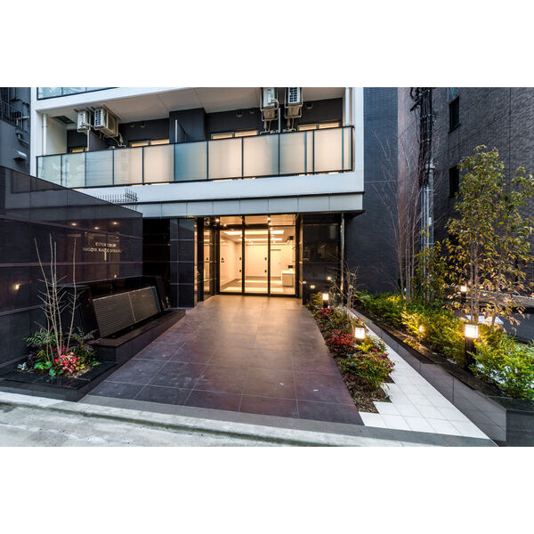 名古屋市千種区今池５丁目の賃貸マンションのエントランス