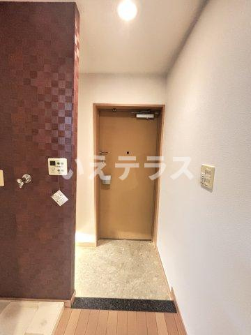 アーバングリーン神戸元町の玄関