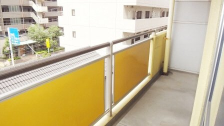 アミカル高橋のバルコニー|奥行きのあるベランダ