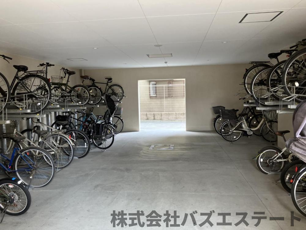 プレサンスネオ姫路の駐車場