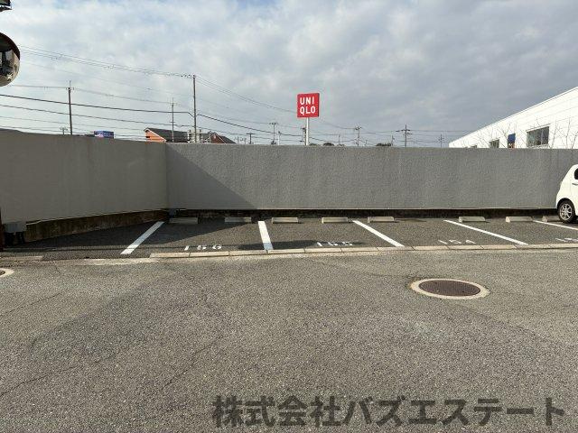 ネオハイツ姫路AMETY228の駐車場