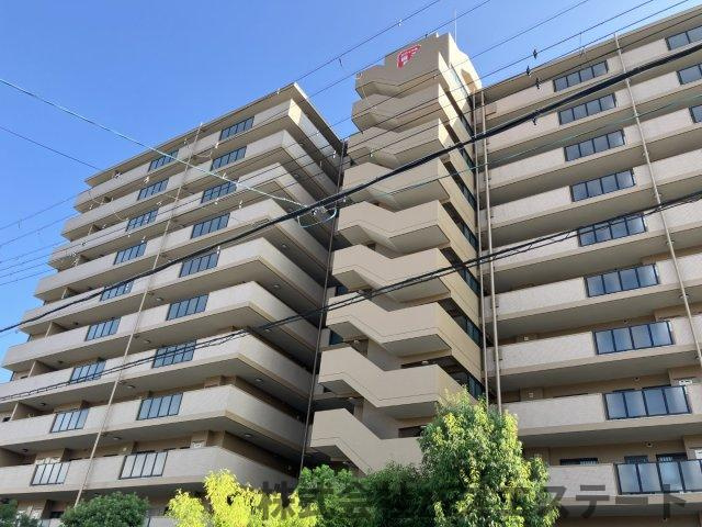 ロワイヤル網干駅前の外観
