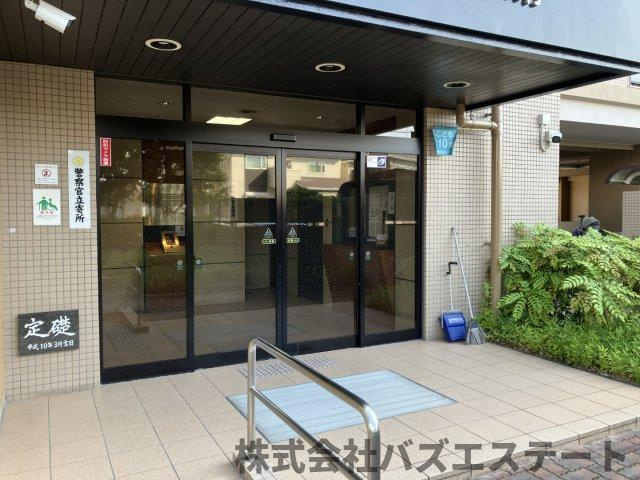 ロワイヤル網干駅前のエントランス