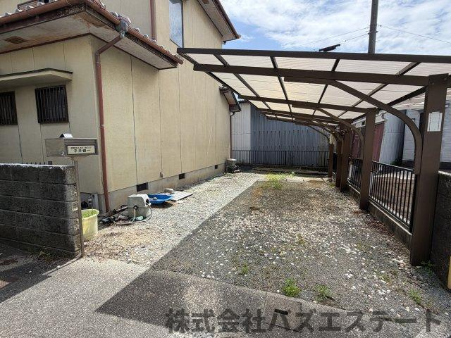 辻井８丁目　中古一戸建ての駐車場