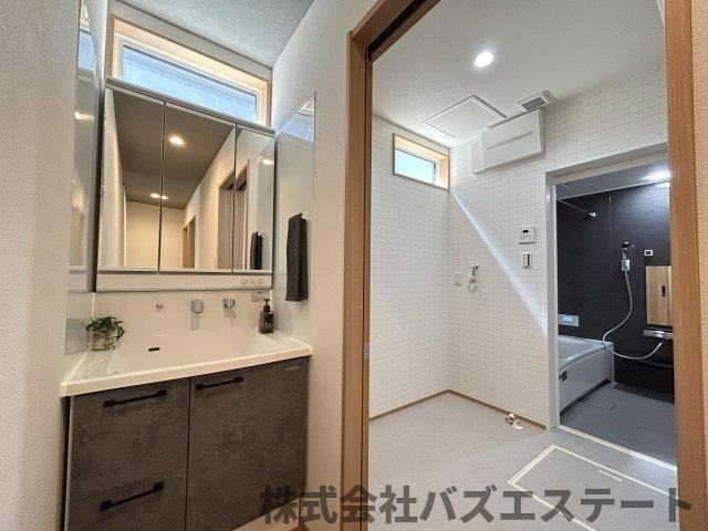 三木市平田　新築一戸建ての洗面所