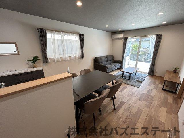 三木市平田　新築一戸建ての居間・リビング