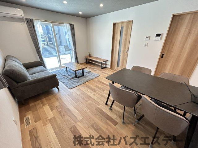 三木市平田　新築一戸建ての居間・リビング