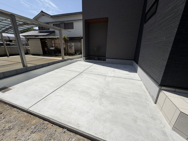 南八代町　新築一戸建ての駐車場
