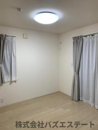 楠町　中古一戸建ての洋室