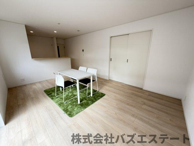 庄田　新築一戸建て　　の居間・リビング