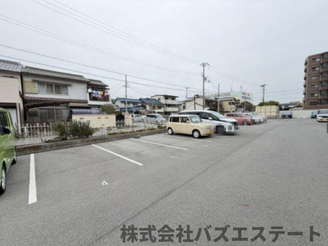 日の出ハイツの駐車場