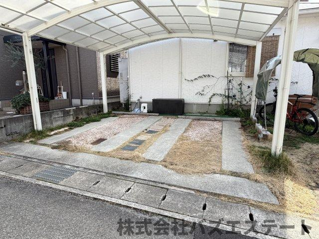 北平野５丁目　中古一戸建ての駐車場