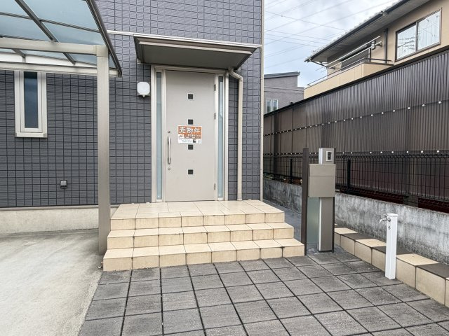姫路市網干区田井の中古一戸建の玄関