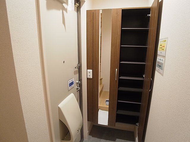 ラークヒルズの玄関|大型シューズＢＯＸなので沢山収納できます