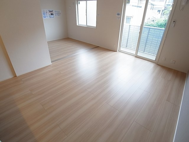ラークヒルズの居間・リビング|開放感がありゆったりと寛げます
