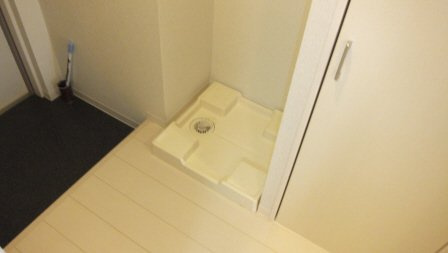 ＬＡＵＲＥＬの洗面所|室内洗濯機置場あります