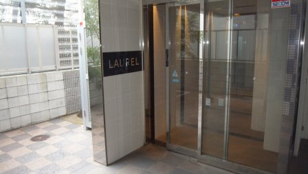 ＬＡＵＲＥＬのエントランス|オートロック付きのエントランスです