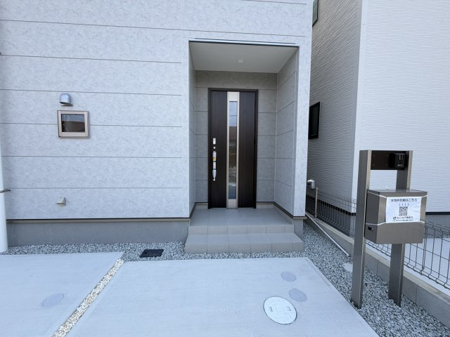 姫路市大津区長松の新築一戸建の玄関