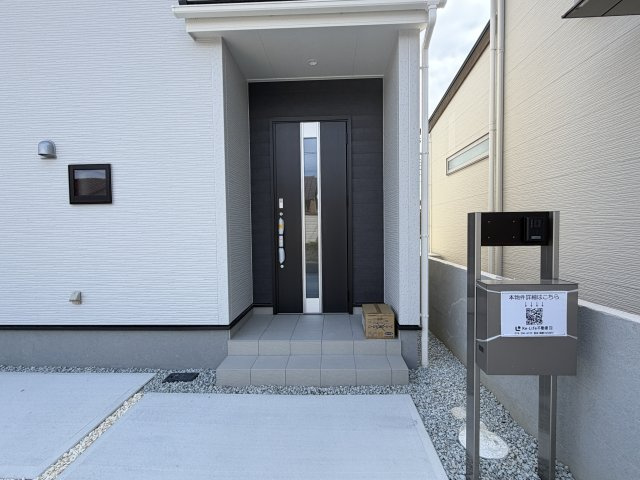姫路市大津区長松の新築一戸建の玄関