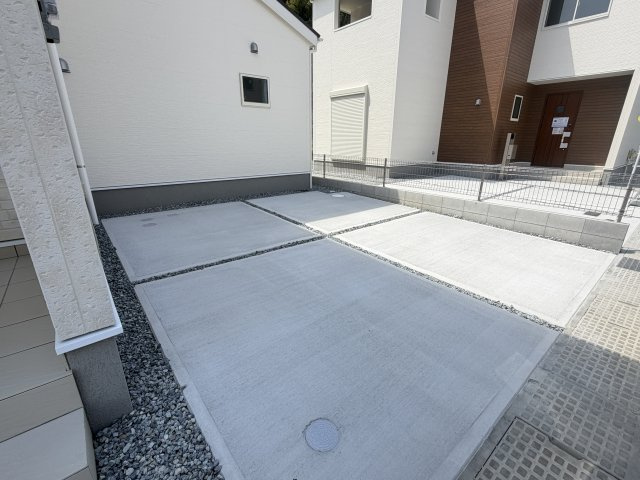姫路市西庄の新築一戸建の駐車場