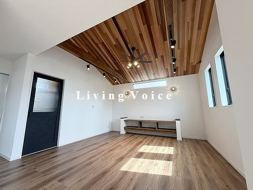 【仲介手数料０円】平塚市虹ケ浜　新築一戸建ての居間・リビング|平塚市虹ケ浜　新築一戸建て