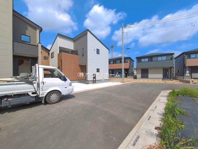 春日部市緑町　新築一戸建て　2号棟の前面道路含む現地写真