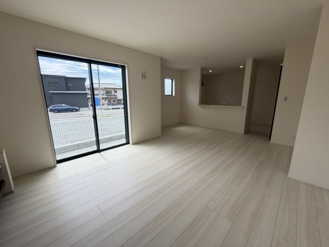 御立東　新築一戸建ての居間・リビング