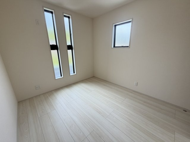 御立東　新築一戸建ての洋室