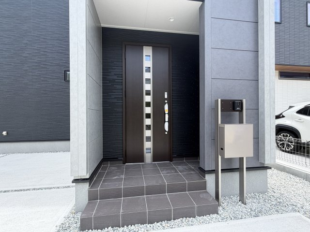 御立東　新築一戸建てのエントランス
