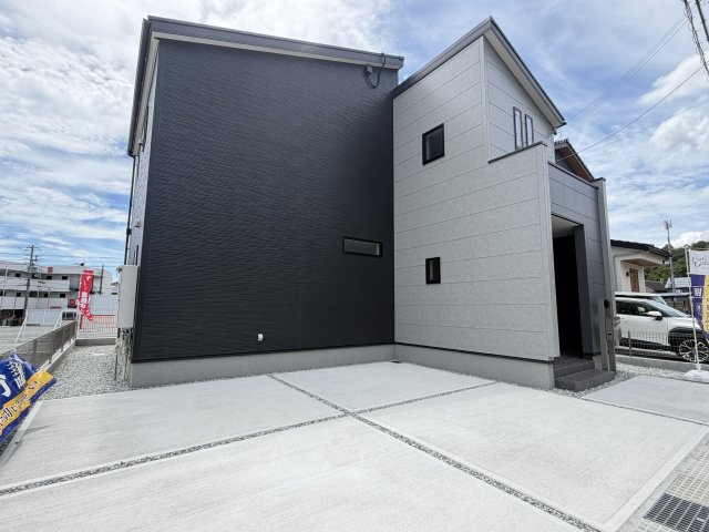 御立東　新築一戸建ての駐車場