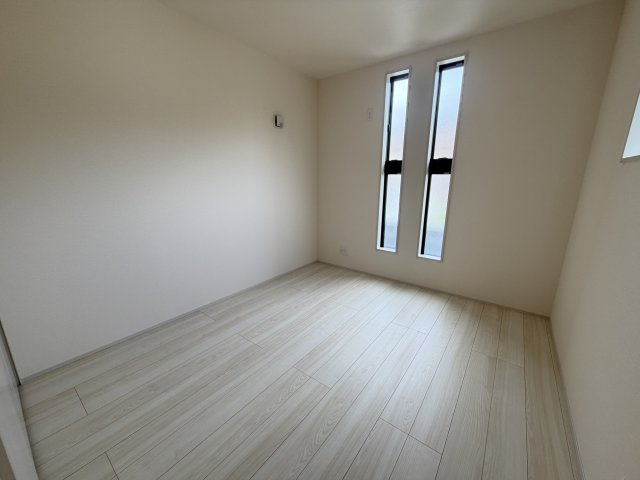 御立東　新築一戸建ての洋室
