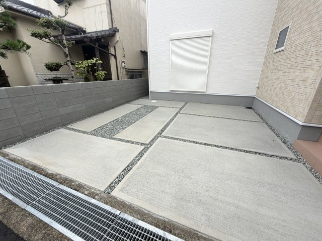 広畑区則直　新築一戸建ての駐車場