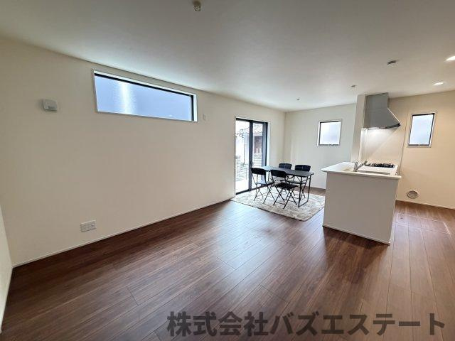 青山　新築一戸建ての居間・リビング