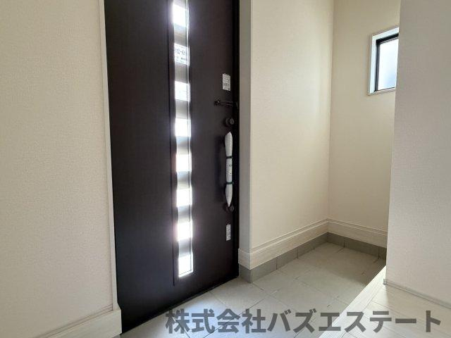 勝原区山戸　新築一戸建ての玄関