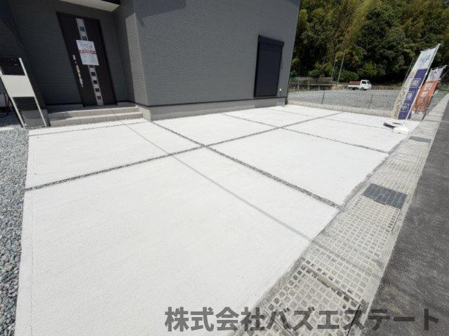 勝原区山戸　新築一戸建ての駐車場