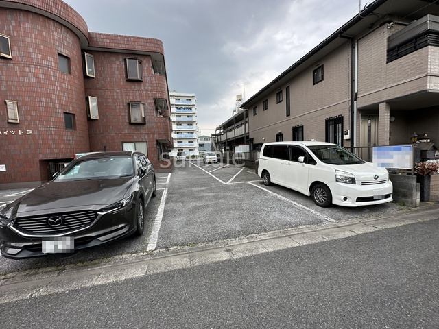 ハイツトミの駐車場|敷地内駐車場