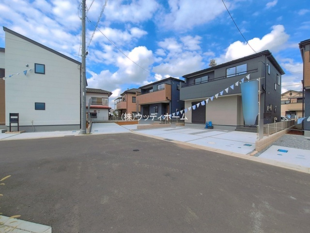 春日部市緑町　新築一戸建て　4号棟の前面道路含む現地写真