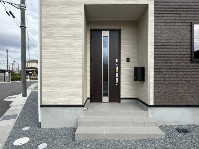 姫路市広畑区才の新築一戸建のエントランス