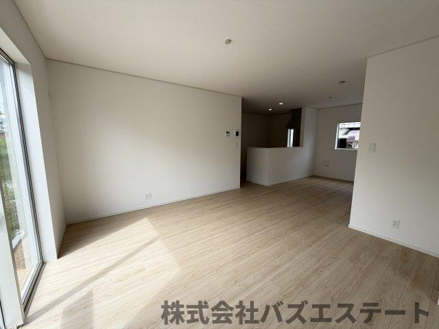 野里慶雲寺前町　新築一戸建ての居間・リビング