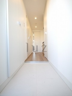 ライジングプレイス川崎の玄関