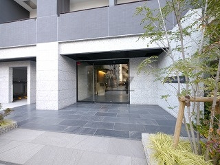 ライジングプレイス川崎のエントランス