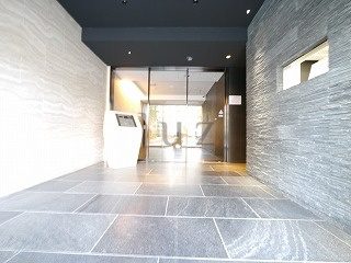 ライジングプレイス川崎のエントランス
