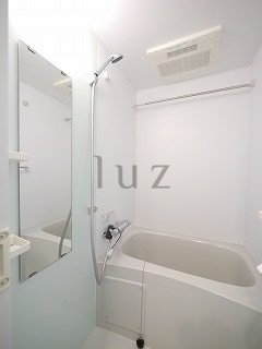 ライジングプレイス川崎の浴室