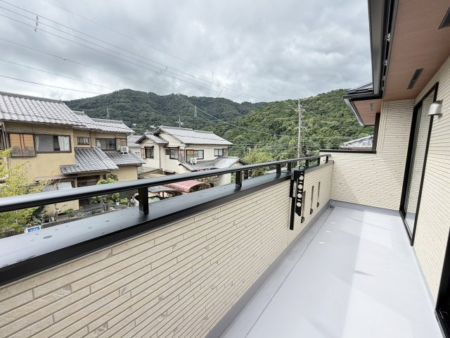 大枝北沓掛町3丁目のバルコニー|バルコニーはぽかぽか南向き。（R8.9撮影）