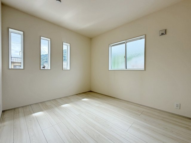 大枝北沓掛町3丁目の洋室|ベッドや机など無理なく配置できる広さ。（R8.9撮影）