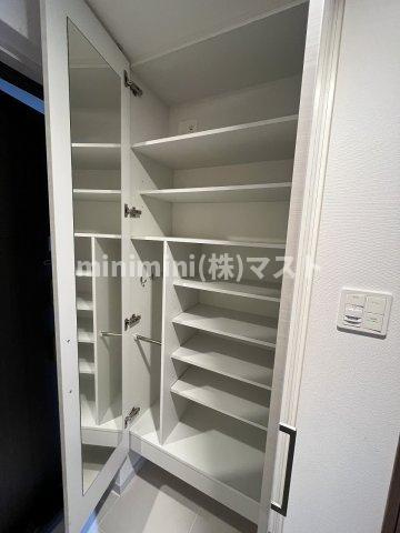 クリスタルエグゼ 南堀江の玄関
