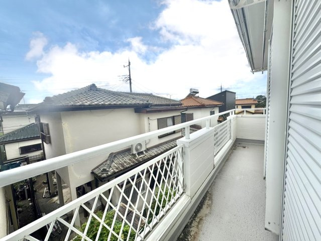 【中古戸建】高崎市棟高町のバルコニー|■バルコニー｜あたたかな陽のひかりを浴びることのできるバルコニー。お洗濯物やお布団を干せば、家族みんなが気持ちよく暮らすことができます(*^^*)