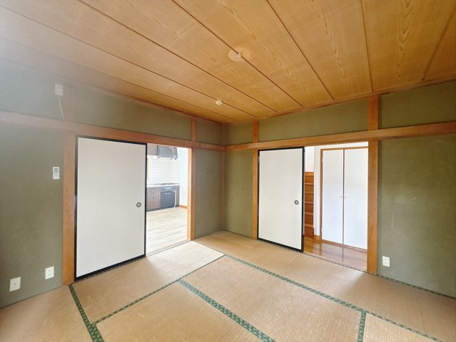 【中古戸建】高崎市棟高町の和室|■2階和室｜おじいちゃんやおばあちゃんが遊びに来たときにゆったりとくつろげるスペースがあると喜んでくれますよね♪